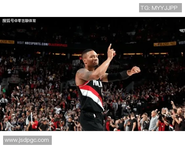 开拓者官方晒赢球海报：利拉德&杨瀚森入镜 替补席众将庆祝